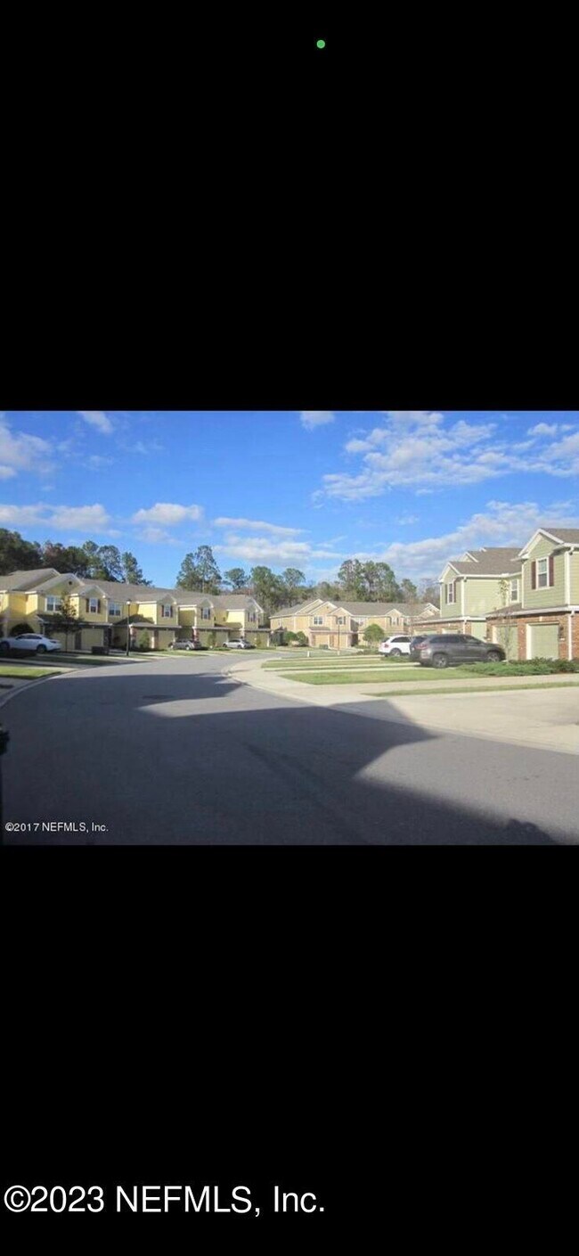 Building Photo - 6801 Roundleaf Dr