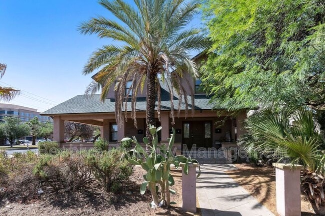 Building Photo - 1301 W Monroe St