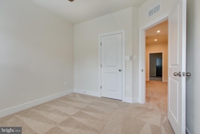 Building Photo - 2546 Buckthorn Dr