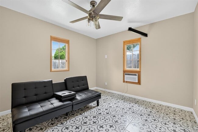 Building Photo - 9123 Belle Glen Dr