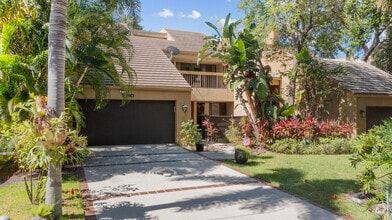 Building Photo - 790 St Albans Dr