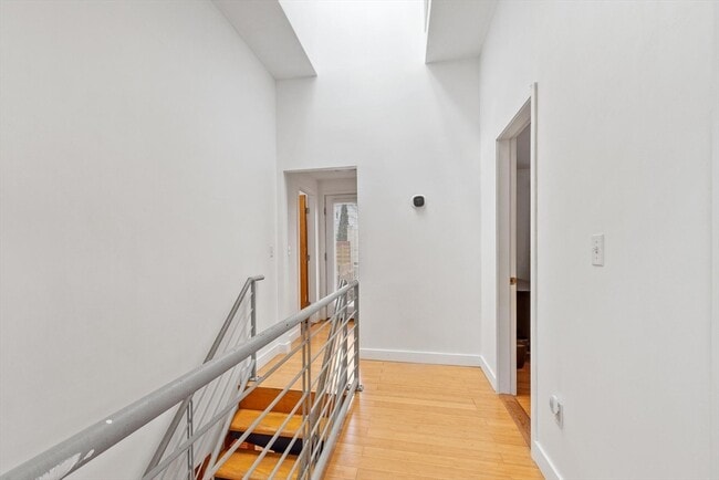 Building Photo - 5 Avondale Ave