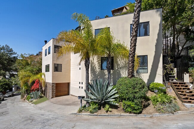Building Photo - 6441 BRYN MAWR Dr