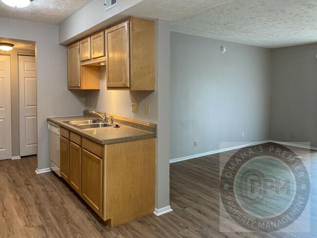 Building Photo - HUGE 2 Bed 1 Bath Cornhusker Creek