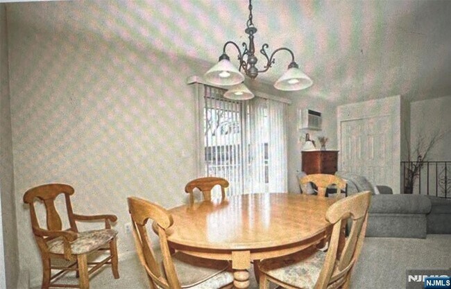 Building Photo - 15 Cottage St