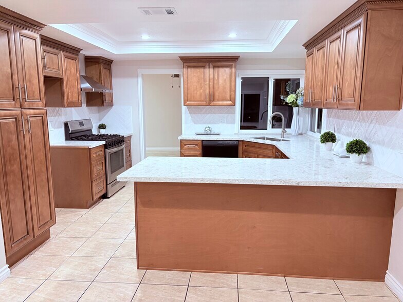 Building Photo - 660 Quince St