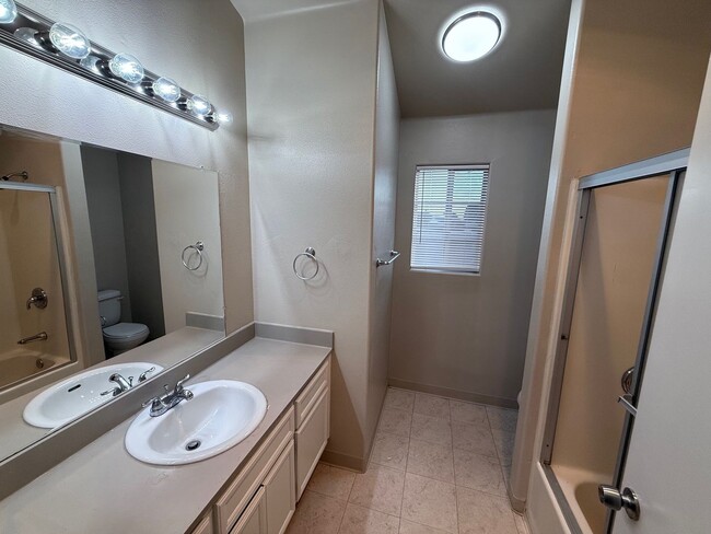 Building Photo - 3 Bedroom 2.5 Bathroom House in Imperial Beach