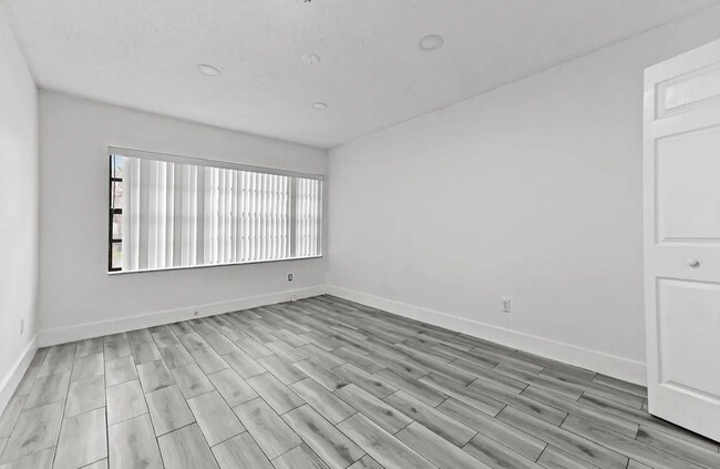 Building Photo - 1459 Summit Run Cir