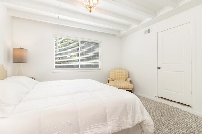 Building Photo - 240 Almeria Rd