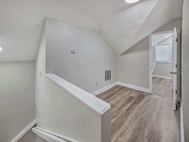 Building Photo - Beautifully Renovated 4 Bedroom Home in th...
