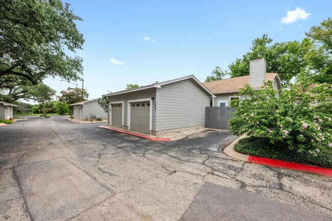 Building Photo - 6501 Brush Country Rd