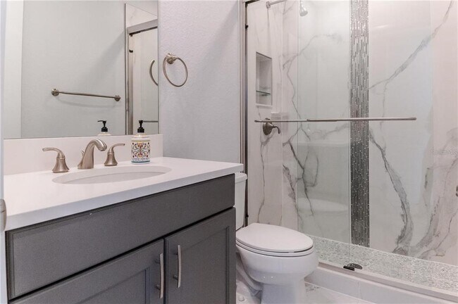 Building Photo - 13125 Casabella Dr