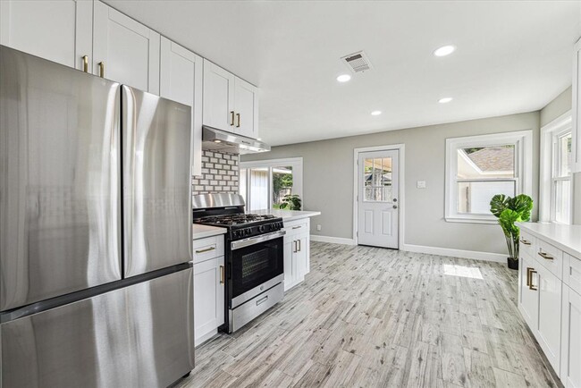 Building Photo - 5259 Willowbend Blvd