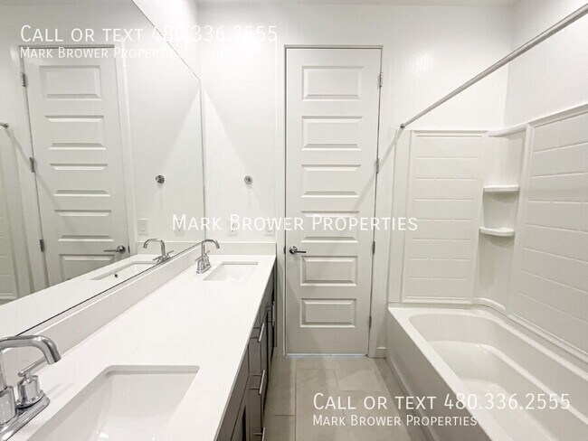 Building Photo - 4119 E Sagebrush St