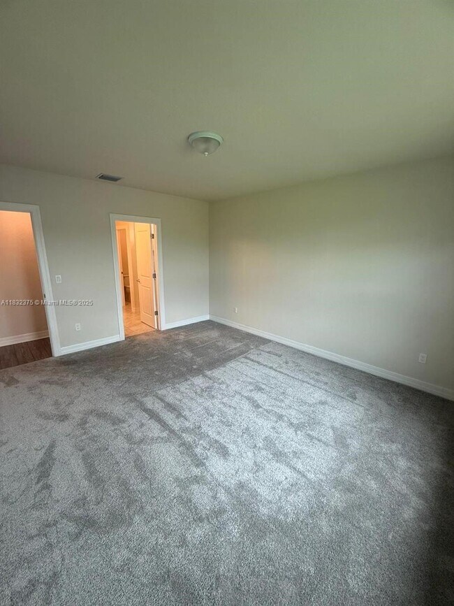 Building Photo - 3141 Tamarind Dr