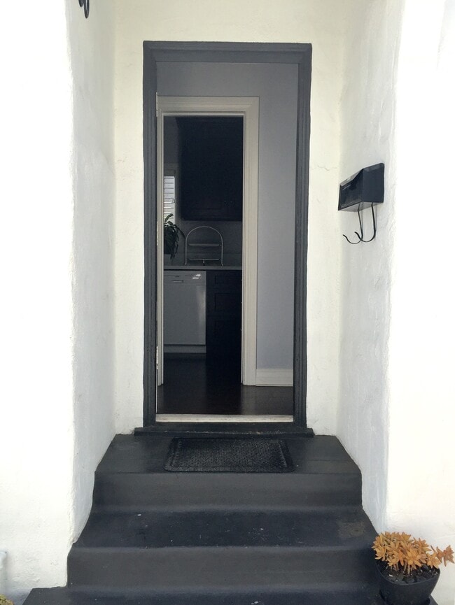 Primary Photo - 9060 Carson St