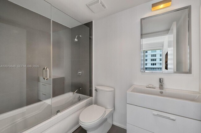 Building Photo - 5875 Collins Ave
