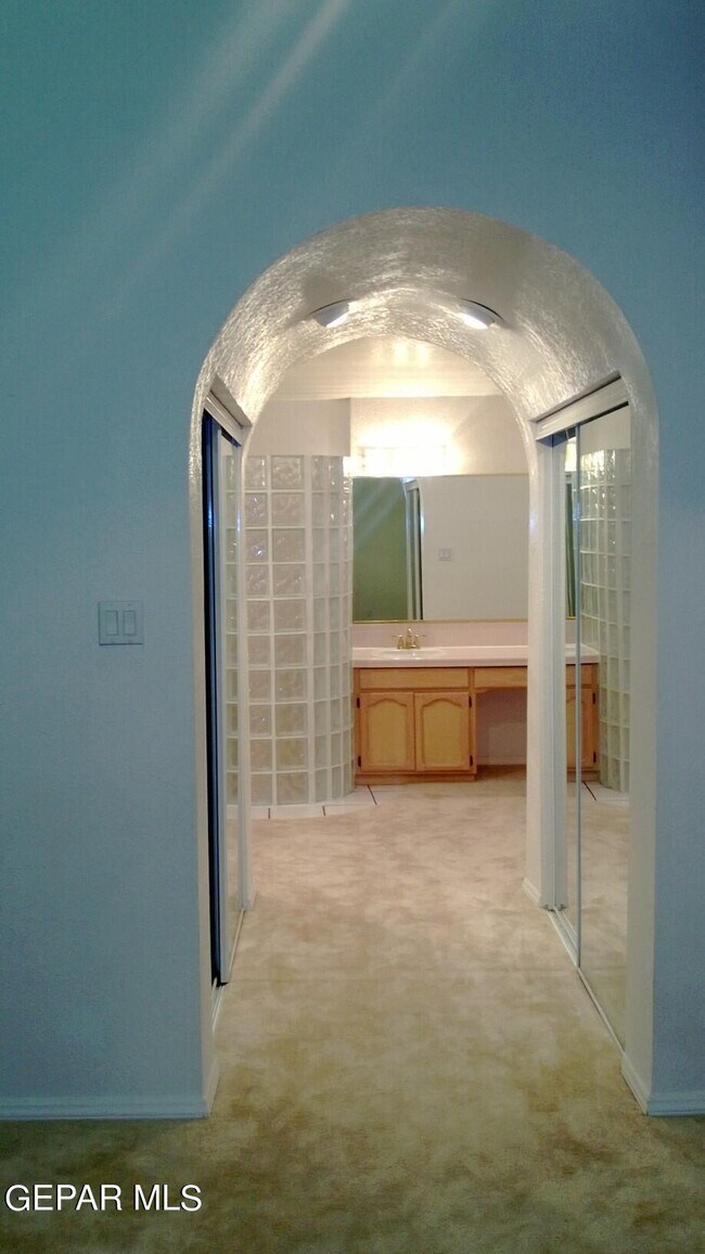 Building Photo - 7417 Mission Viejo Dr