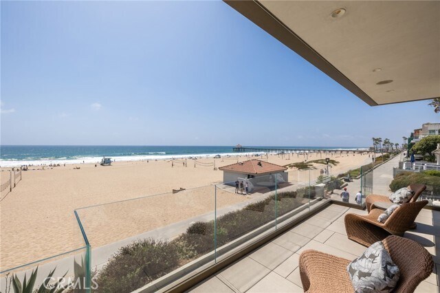 Building Photo - 716 The Strand