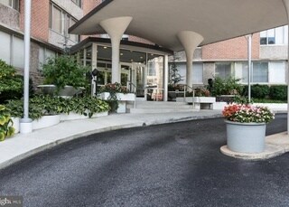 Building Photo - 1 E University Pky