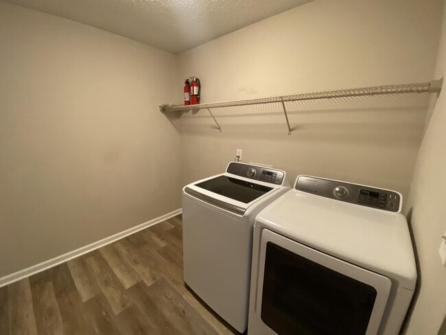 Building Photo - 1603 Hendry Ave
