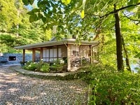 Building Photo - 1519 S Lake Rd