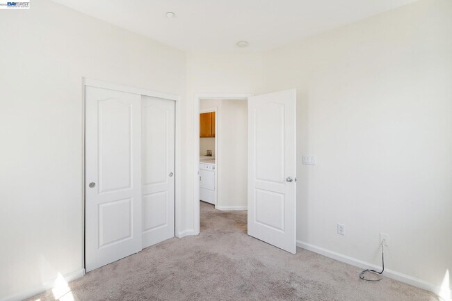 Building Photo - 7981 Bellina St