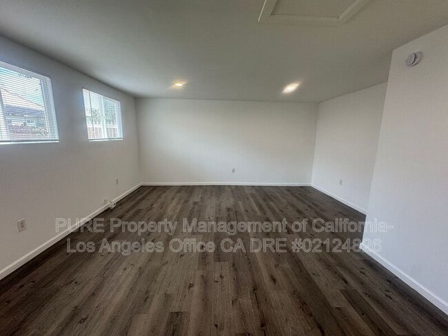 Building Photo - 10977 1/2 Pope Avenue