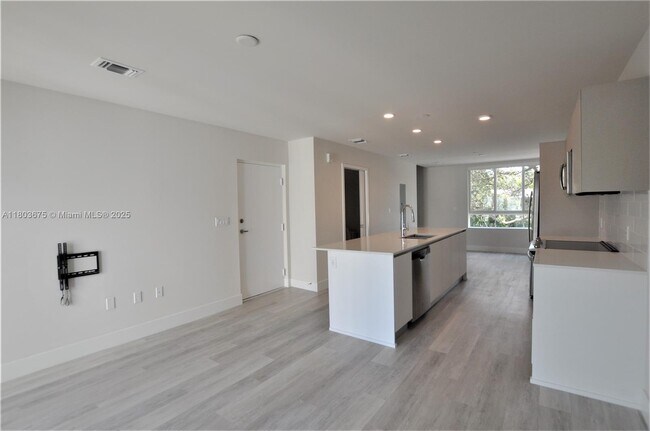 Building Photo - 2505 NE 193rd St