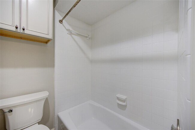 Building Photo - 4927 Kenlake Grove Dr