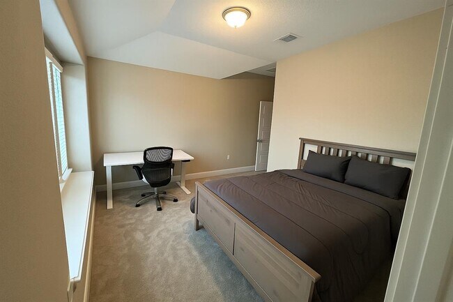 Building Photo - 4600 Colmar Dr