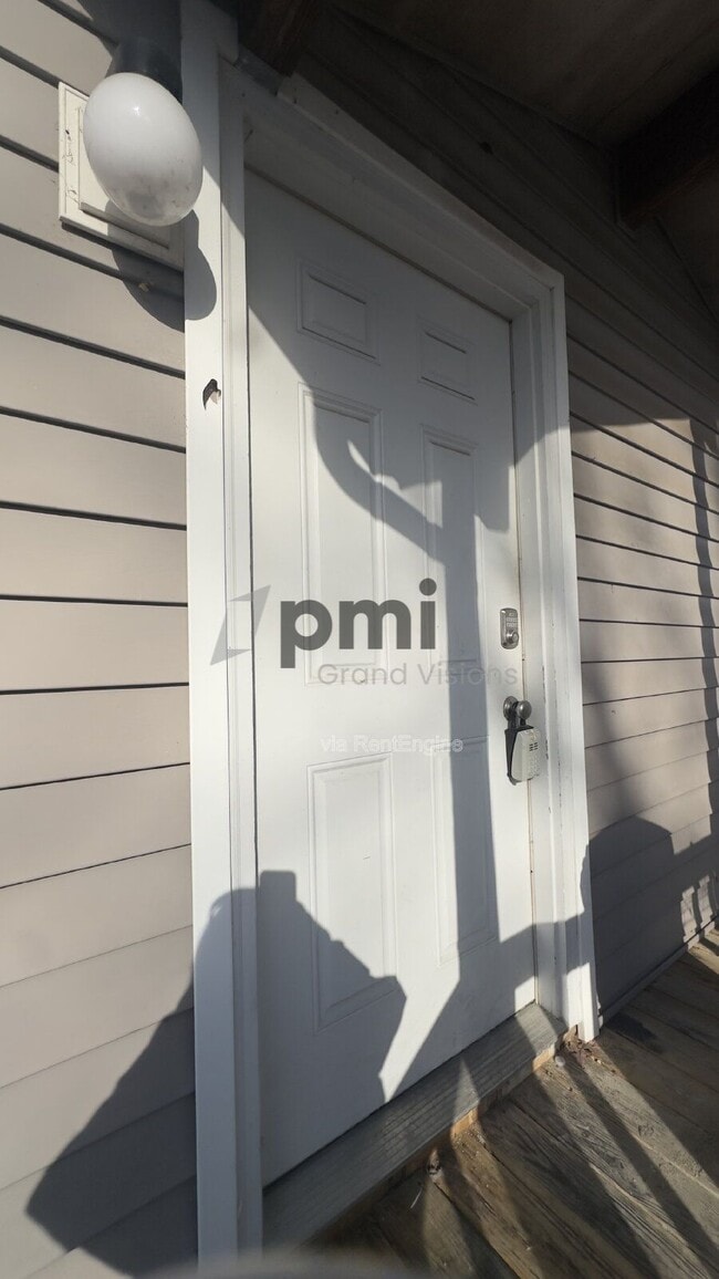 Building Photo - 1103 6th St