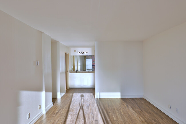 Main bedroom - 2100 3rd Ave