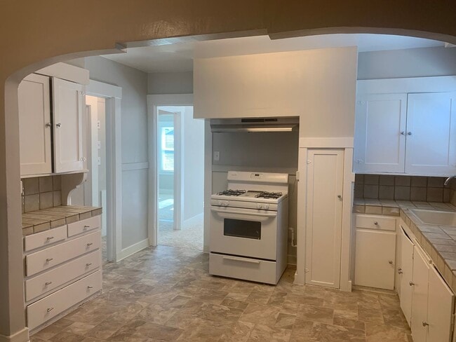 Building Photo - 54-2203