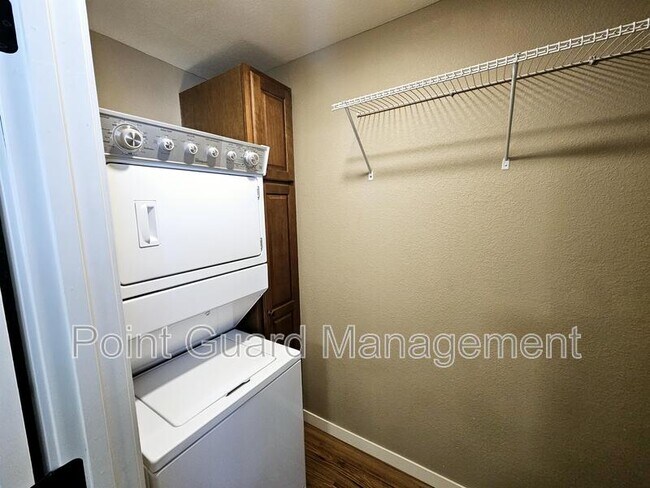 Building Photo - 1516 Oxford Pl