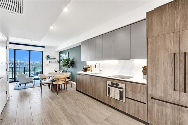 Building Photo - 580-572 72nd St