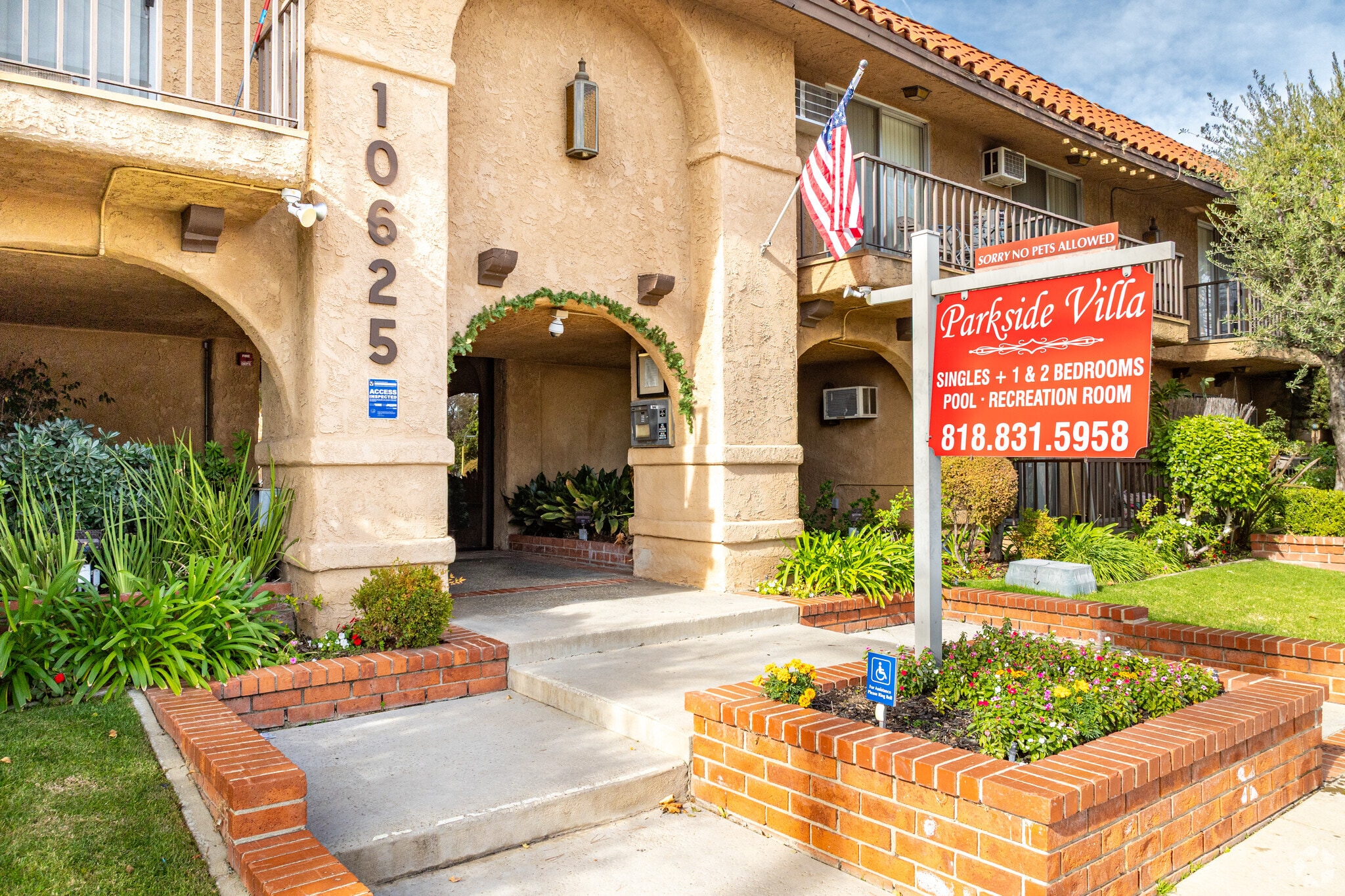 Entrance - Parkside Villa Apartments