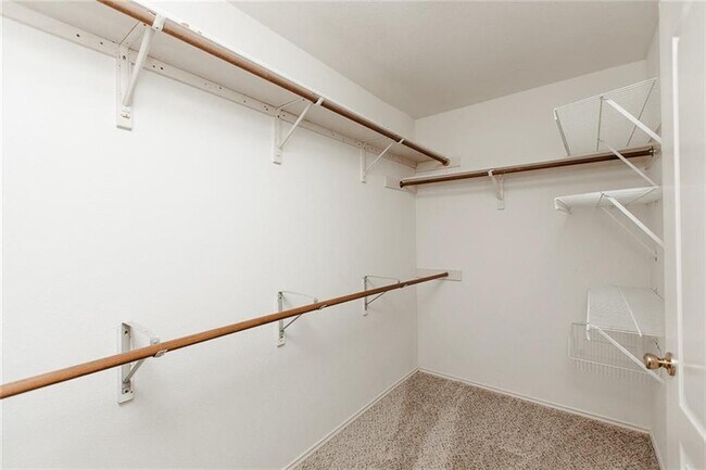 Building Photo - 17002 Hillside Dr