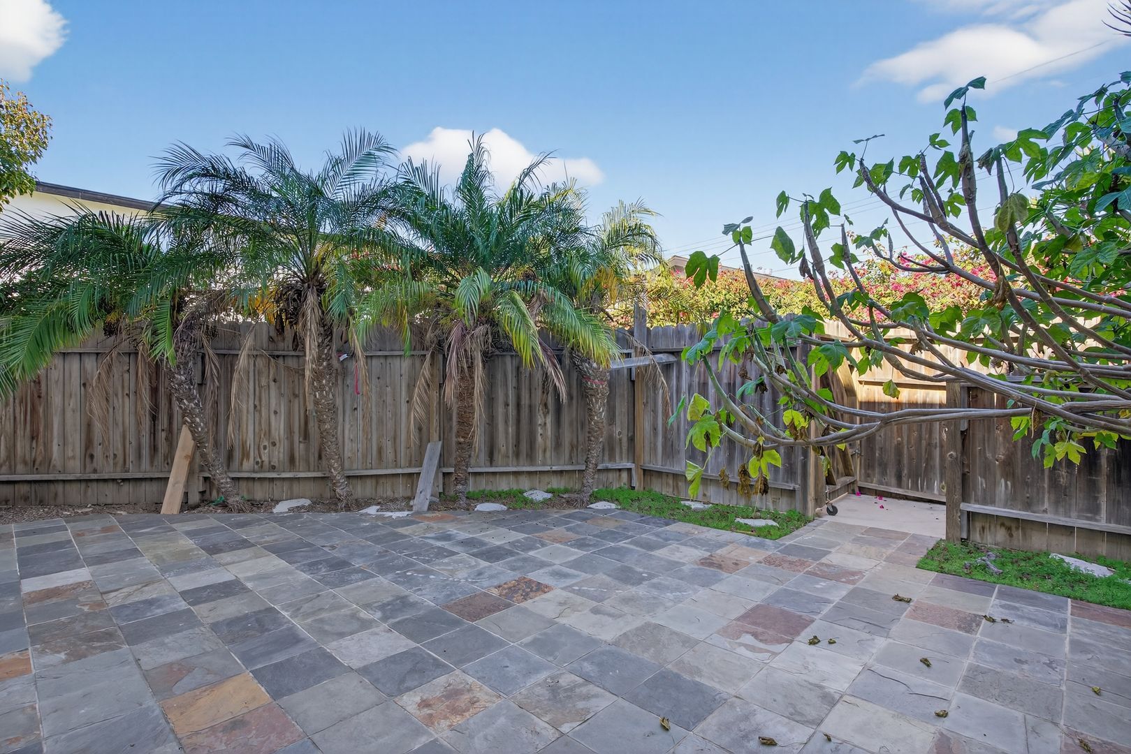 Building Photo - 2884 La Salle Ave