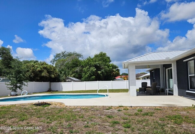 Building Photo - 4855 Balfern St