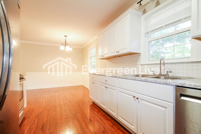 Building Photo - 127 Ashdown Dr