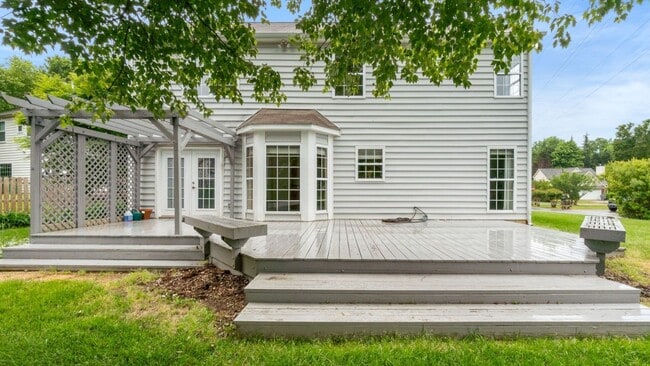 Building Photo - 3BR 2.5BA Cul-de-sac House with Loft in To...