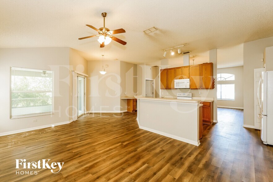 Building Photo - 2411 Dumas Dr