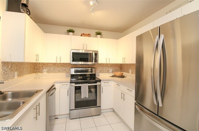Building Photo - 519 Roma Ct