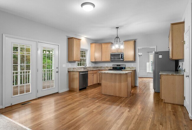 Building Photo - HAMPTON PARK - Pristine 4-5 bedroom home a...