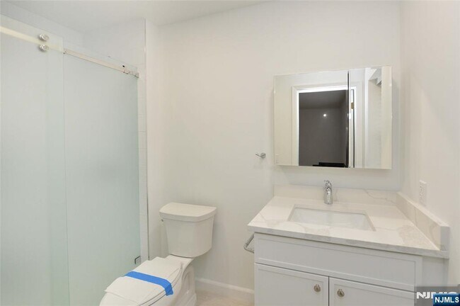 Building Photo - 20-30-30 Ridge Rd