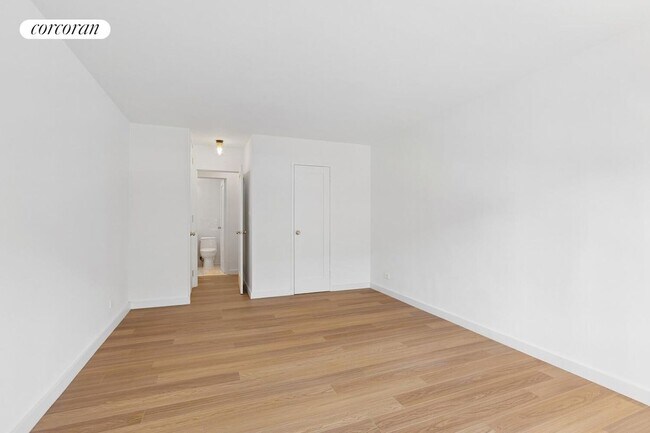 Building Photo - 501 E 87th St