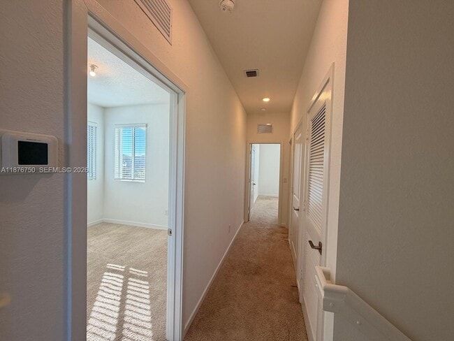 Building Photo - 871 SE 16th Ct