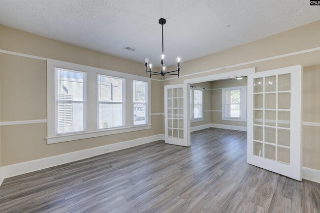 Building Photo - 3012 Rosewood Dr