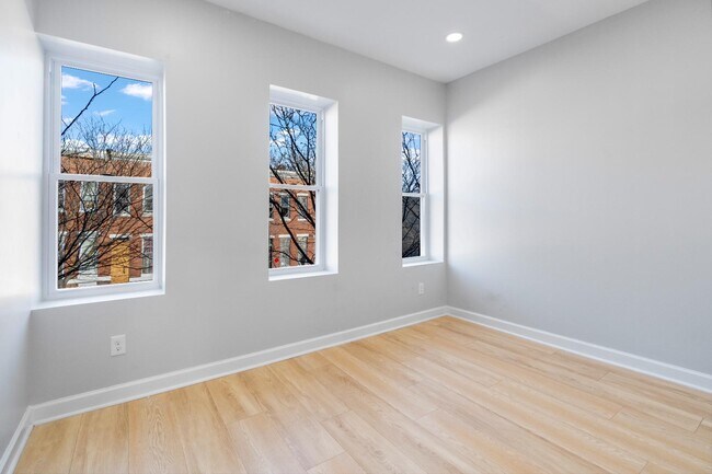 Building Photo - 524 N Pulaski St
